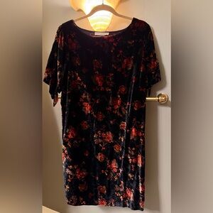 Just in Time… Your Perfect Comfortable Holiday Dress!